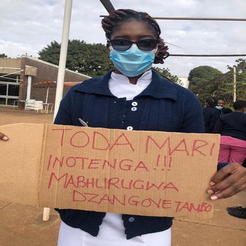 VanaMukoti voenderera mberi vachitsutsumwa nekusaenda kumabasa.